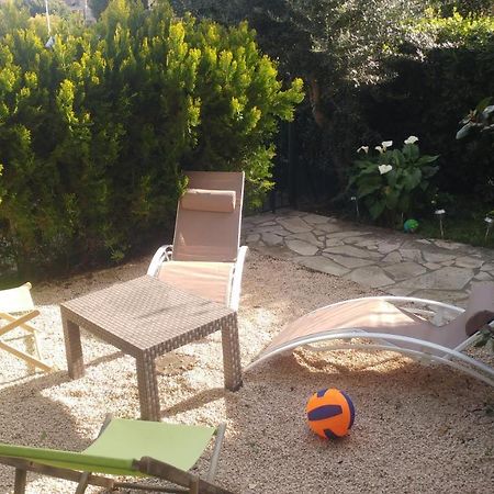 Agreable T3 Avec Jardin Et Parking Prive, A 350M Du Centre Ville Et Des Plages, Wifi, Remise Supplementaire De 10 Pourcent Pour Une Location A La Semaine Cavalaire-sur-Mer Exterior foto